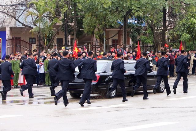 Ngắm cặp đôi xe Mercedes-Benz và Maybach chở anh em Chủ tịch Kim Jong-un - 4