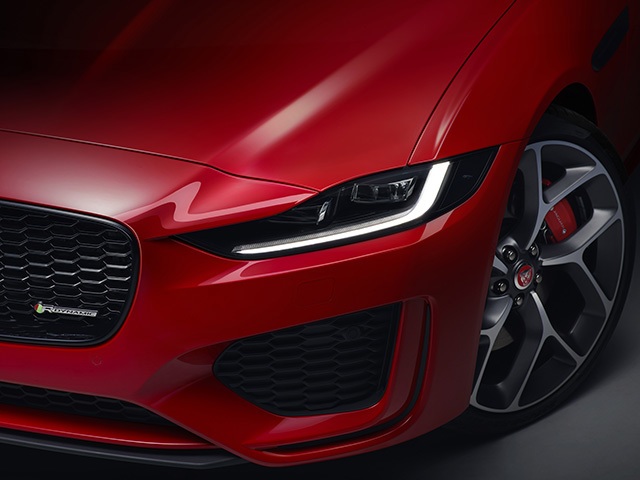 Hơn 1 tỉ ở Anh, Jaguar XE mới về Việt Nam sẽ có giá bao nhiêu? - 4