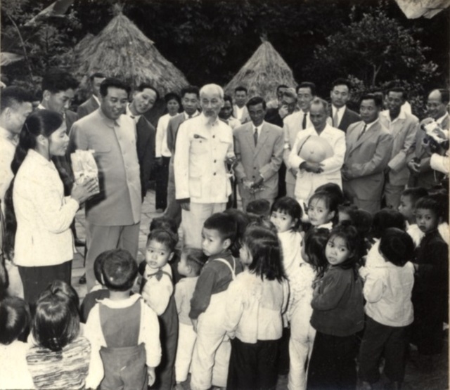 Hình ảnh quý hiếm về chuyến thăm Việt Nam của ông Kim Nhật Thành 60 năm trước - 12