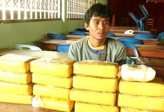 Khen thưởng vụ bắt giữ 94 ngàn viên ma túy tổng hợp - 2 Khen thưởng vụ bắt giữ 94 ngàn viên ma túy tổng hợp - 2