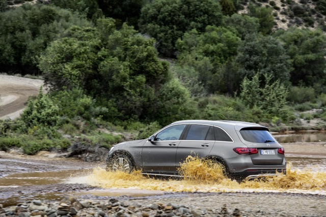 Mercedes-Ben GLC được trang bị động cơ mới - 11