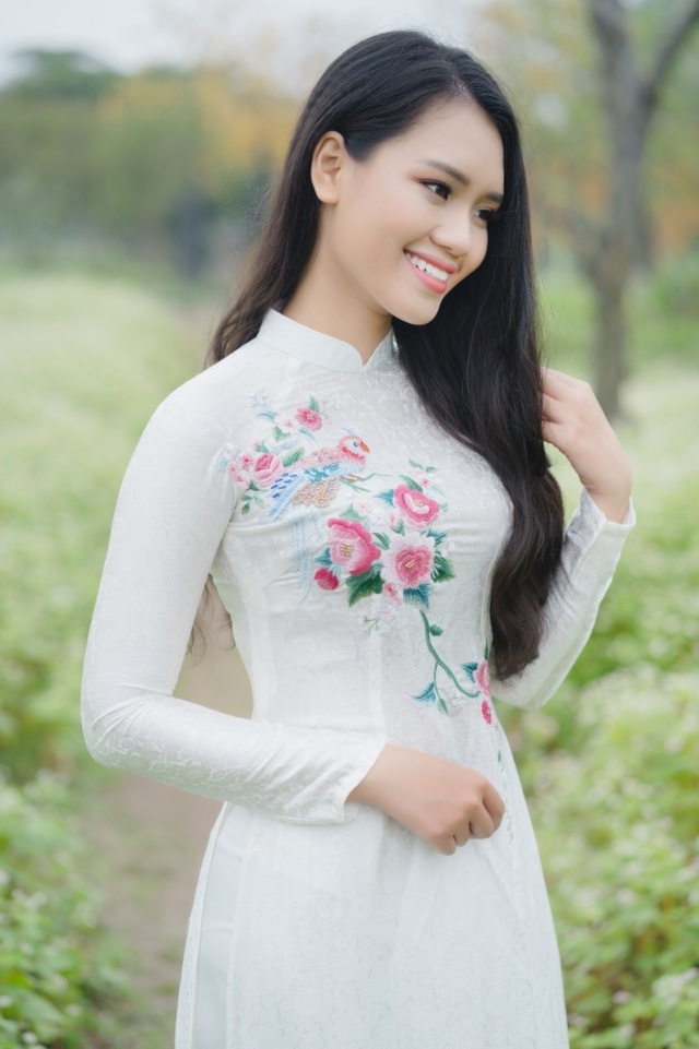 Tiết lộ về nữ sinh giỏi 2 ngoại ngữ tặng hoa tiễn Tổng thống Donald Trump - 21 Tiết lộ về nữ sinh giỏi 2 ngoại ngữ tặng hoa tiễn Tổng thống Donald Trump - 21
