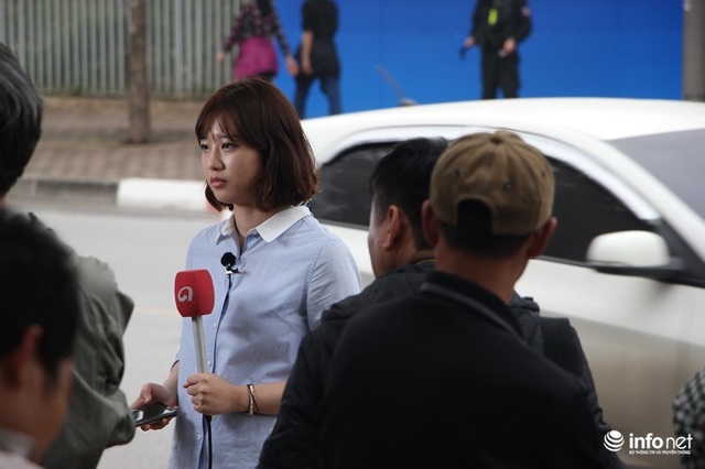 Dân mạng thích thú với muôn kiểu tác nghiệp của phóng viên đưa tin về Hội nghị Mỹ - Triều - Ảnh minh hoạ 23