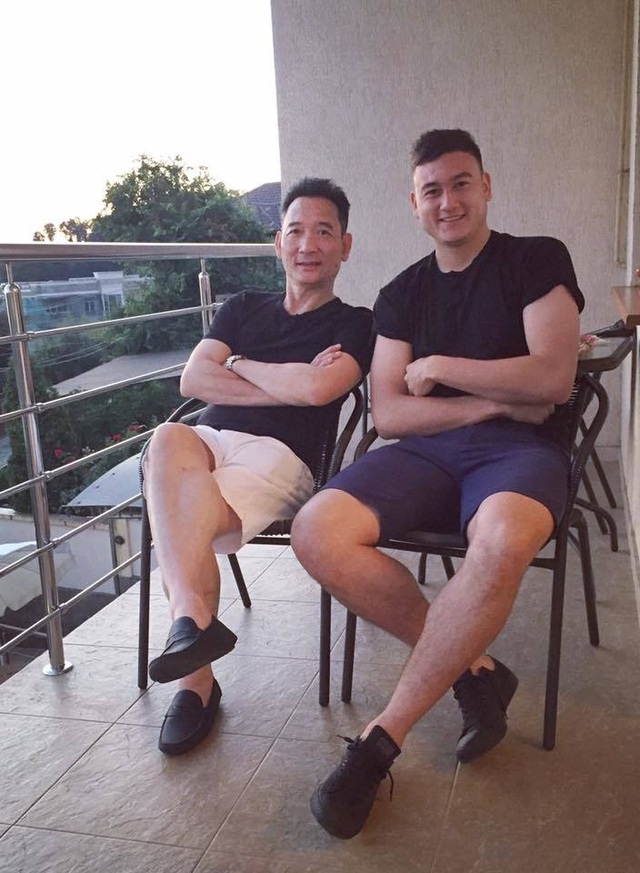Thủ thành Đặng Văn Lâm thực hiện được mong ước tặng bố xe ôtô - 3 Thủ thành Đặng Văn Lâm thực hiện được mong ước tặng bố xe ôtô - 3