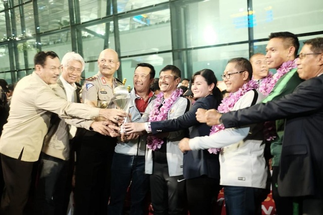 U22 Indonesia diễu hành xe bus ăn mừng chức vô địch giải U22 Đông Nam Á