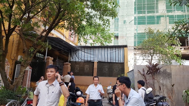 Dự án xây dựng cao cấp làm nhà dân đổ sập trần, đè cụ bà 86 tuổi bất tỉnh! - 5 Dự án xây dựng cao cấp làm nhà dân đổ sập trần, đè cụ bà 86 tuổi bất tỉnh! - 5