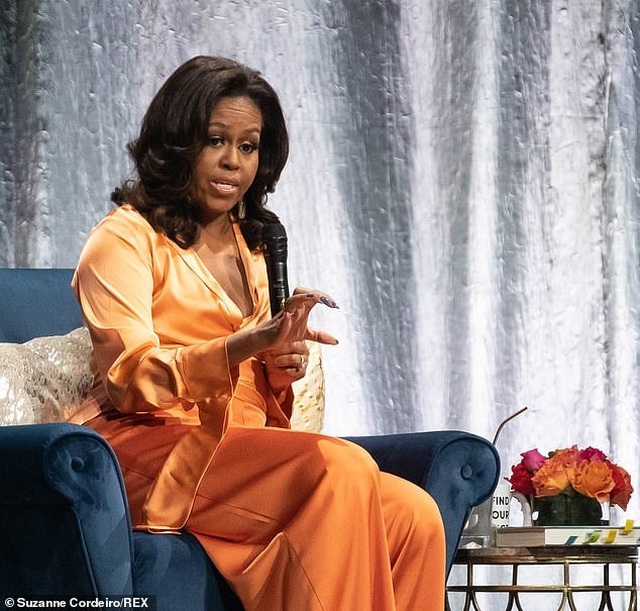 Bà Obama khóc suốt 30 phút trong chuyến bay cuối cùng trên Không lực Một - 2 Bà Obama khóc suốt 30 phút trong chuyến bay cuối cùng trên Không lực Một - 2