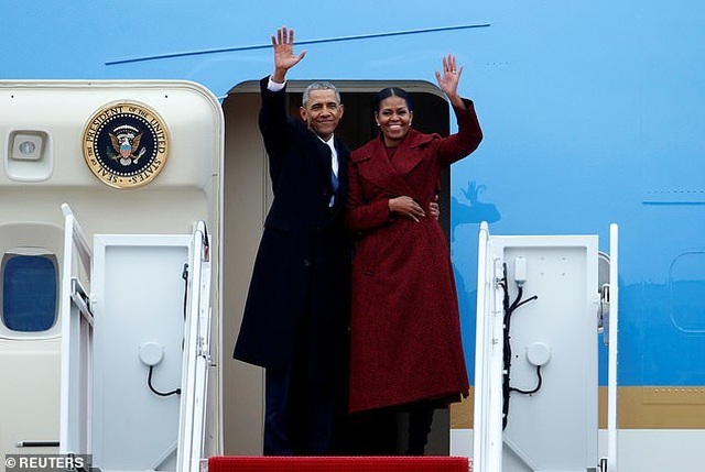 Bà Obama khóc suốt 30 phút trong chuyến bay cuối cùng trên Không lực Một - 1 Bà Obama khóc suốt 30 phút trong chuyến bay cuối cùng trên Không lực Một - 1