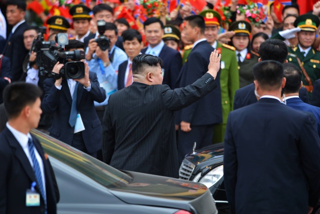 Chủ tịch Kim Jong-un vẫy tay chào Việt Nam, lên tàu về nước - Ảnh minh hoạ 5
