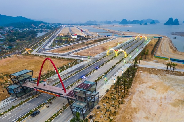 BĐS Vân Đồn: Kiếm tiền tỷ 1 ngày, môi giới kiệt sức nhập viện vì tiếp khách và giao dịch - 2 BĐS Vân Đồn: Kiếm tiền tỷ 1 ngày, môi giới kiệt sức nhập viện vì tiếp khách và giao dịch - 2