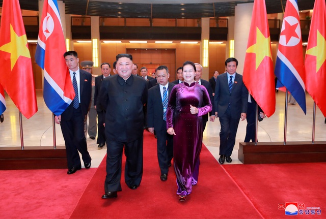 Truyền thông Triều Tiên đăng bộ ảnh ấn tượng về chuyến thăm Việt Nam của ông Kim Jong-un - Ảnh minh hoạ 12