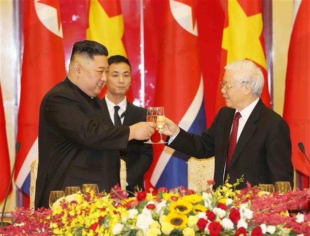Chủ tịch Triều Tiên Kim Jong-un đánh thử đàn bầu Việt Nam - Ảnh minh hoạ 4