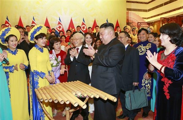 Chủ tịch Triều Tiên Kim Jong-un đánh thử đàn bầu Việt Nam - Ảnh minh hoạ 8