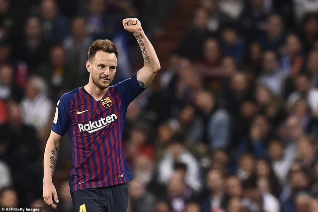 10499056-6764499-Ivan_Rakitic_struck_midway_through_the_first_half_to_hand_Barcel-a-62_1551562582886.jpg 10499056-6764499-Ivan_Rakitic_struck_midway_through_the_first_half_to_hand_Barcel-a-62_1551562582886.jpg
