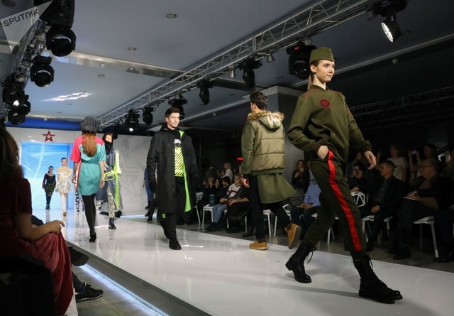 Trang phục quân đội đổ bộ sàn diễn thời trang Nga - 2