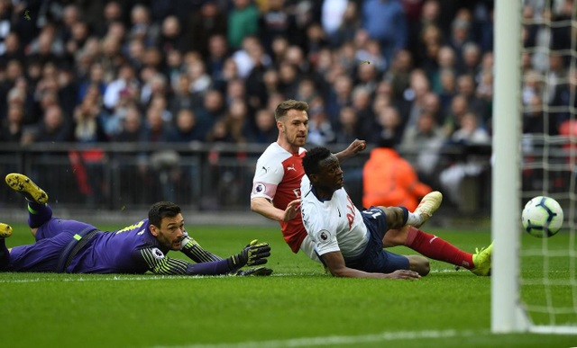 Nhìn lại trận hòa ghìm chân cả Tottenham lẫn Arsenal - 6 Nhìn lại trận hòa ghìm chân cả Tottenham lẫn Arsenal - 6