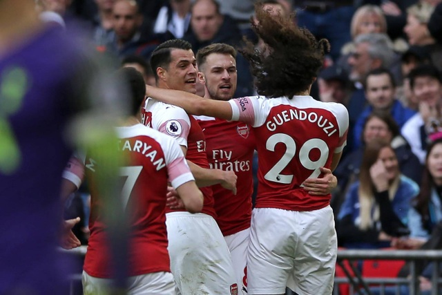 Nhìn lại trận hòa ghìm chân cả Tottenham lẫn Arsenal - 8 Nhìn lại trận hòa ghìm chân cả Tottenham lẫn Arsenal - 8