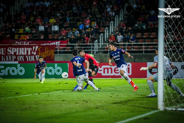Văn Lâm chơi tốt,  Muangthong United vẫn thua trận thứ hai ở Thai-League