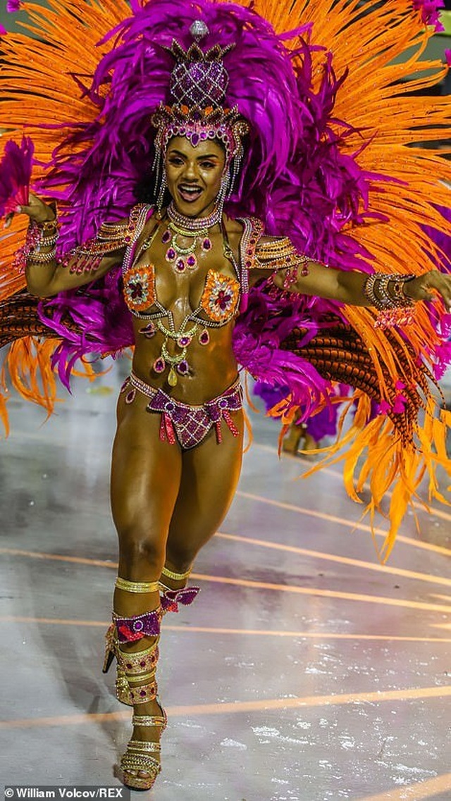 Vẻ đẹp khỏe khoắn “bốc lửa” của những vũ nữ Brazil - Ảnh minh hoạ 24