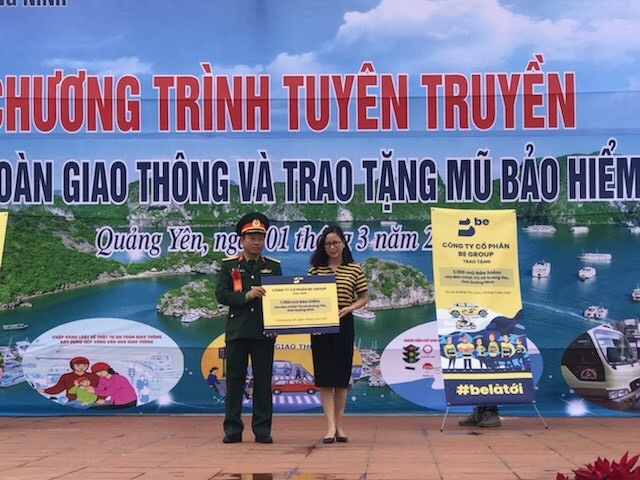 “Be trao tặng 1400 mũ bảo hiểm cho người dân, góp phần xây dựng văn hoá giao thông - 1 “Be trao tặng 1400 mũ bảo hiểm cho người dân, góp phần xây dựng văn hoá giao thông - 1
