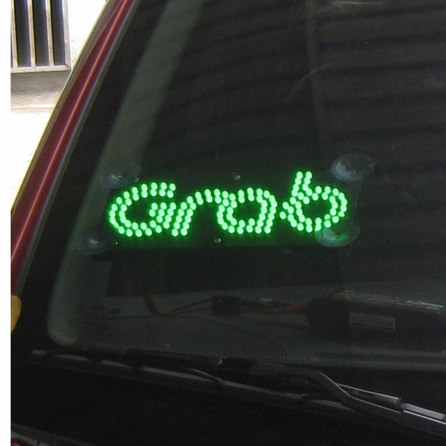 Các tài xế ủng hộ việc gắn đèn LED có thể tháo lắp dễ dàng hơn việc gắn mào cố định. 