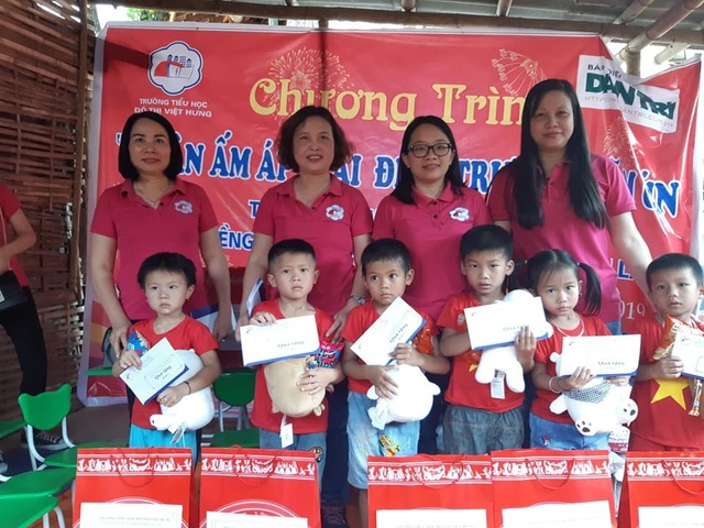 “Xuân Ấm áp” đến với cô và trò điểm trường Nặm Ún, Sơn La - 4 “Xuân Ấm áp” đến với cô và trò điểm trường Nặm Ún, Sơn La - 4