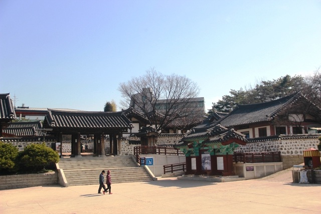 Vẻ đẹp bí ẩn của làng cổ Hanok Namsan Hàn Quốc - 3 Vẻ đẹp bí ẩn của làng cổ Hanok Namsan Hàn Quốc - 3