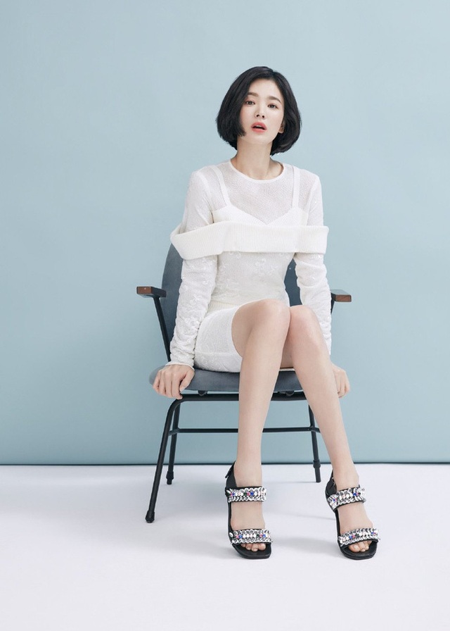 Phớt lờ tin đồn ly hôn, Song Hye Kyo “đốn tim” cư dân mạng với loạt ảnh đẹp lung linh - 13 Phớt lờ tin đồn ly hôn, Song Hye Kyo “đốn tim” cư dân mạng với loạt ảnh đẹp lung linh - 13