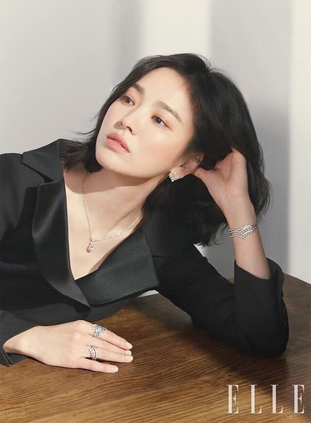 Phớt lờ tin đồn ly hôn, Song Hye Kyo “đốn tim” cư dân mạng với loạt ảnh đẹp lung linh - 1 Phớt lờ tin đồn ly hôn, Song Hye Kyo “đốn tim” cư dân mạng với loạt ảnh đẹp lung linh - 1