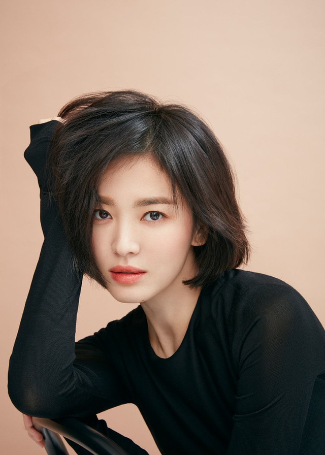 Phớt lờ tin đồn ly hôn, Song Hye Kyo “đốn tim” cư dân mạng với loạt ảnh đẹp lung linh - 4 Phớt lờ tin đồn ly hôn, Song Hye Kyo “đốn tim” cư dân mạng với loạt ảnh đẹp lung linh - 4