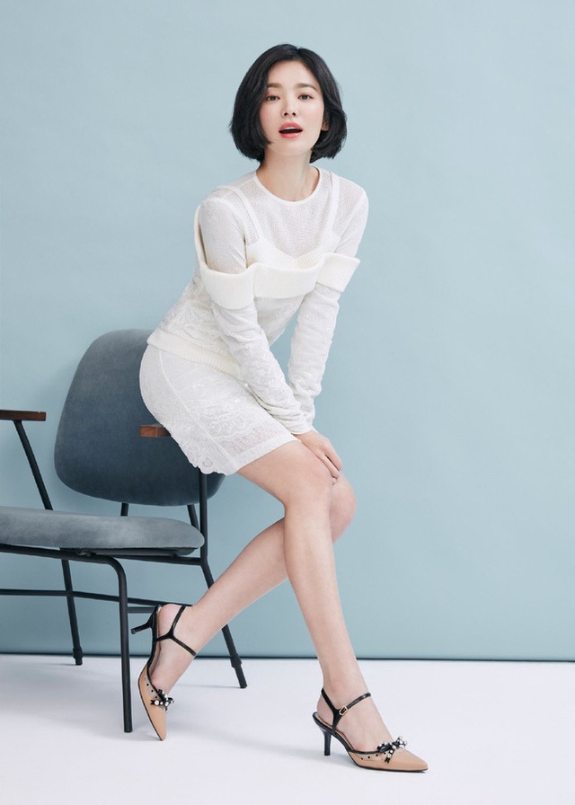Phớt lờ tin đồn ly hôn, Song Hye Kyo “đốn tim” cư dân mạng với loạt ảnh đẹp lung linh - 6 Phớt lờ tin đồn ly hôn, Song Hye Kyo “đốn tim” cư dân mạng với loạt ảnh đẹp lung linh - 6