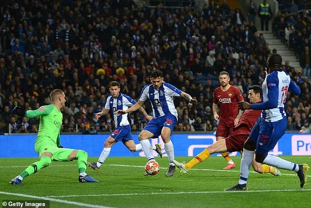 Công nghệ VAR đưa Porto vào tứ kết Champions League đầy nghẹt thở - Ảnh minh hoạ 3