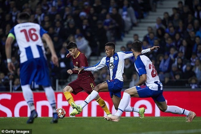 Công nghệ VAR đưa Porto vào tứ kết Champions League đầy nghẹt thở - Ảnh minh hoạ 8