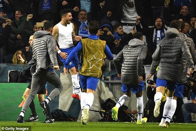 Công nghệ VAR đưa Porto vào tứ kết Champions League đầy nghẹt thở - Ảnh minh hoạ 4