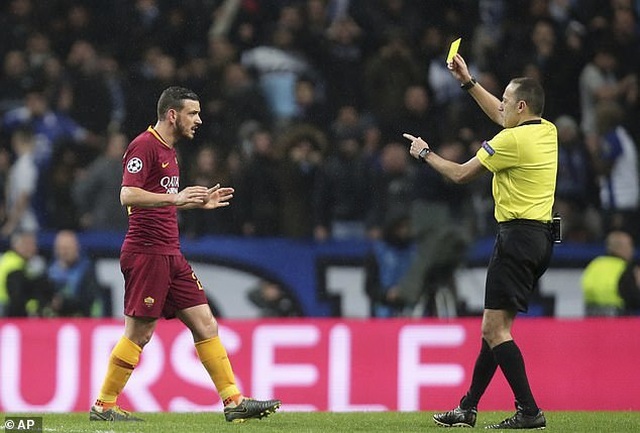 Công nghệ VAR đưa Porto vào tứ kết Champions League đầy nghẹt thở - Ảnh minh hoạ 6