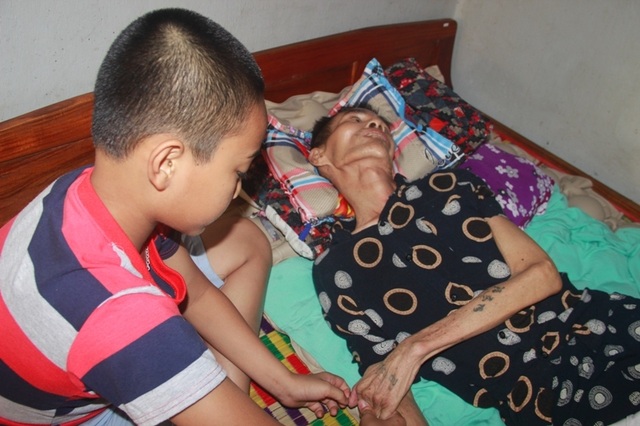 Cha bỗng dưng đột quỵ, cả gia đình lâm cảnh đường cùng - 2 Cha bỗng dưng đột quỵ, cả gia đình lâm cảnh đường cùng - 2