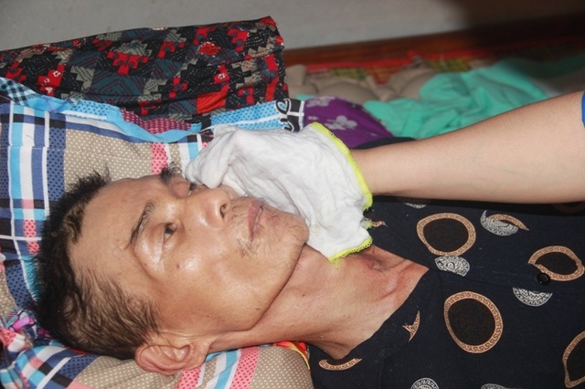 Cha bỗng dưng đột quỵ, cả gia đình lâm cảnh đường cùng - 6 Cha bỗng dưng đột quỵ, cả gia đình lâm cảnh đường cùng - 6