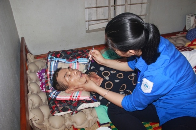 Cha bỗng dưng đột quỵ, cả gia đình lâm cảnh đường cùng - 7 Cha bỗng dưng đột quỵ, cả gia đình lâm cảnh đường cùng - 7