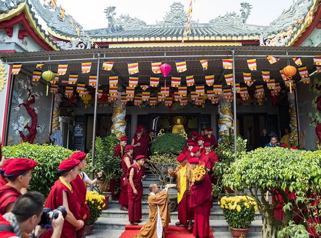 Pháp Vương Gyalwang Drukpa thăm cầu Vàng tại Bà Nà Hills - 1 Pháp Vương Gyalwang Drukpa thăm cầu Vàng tại Bà Nà Hills - 1