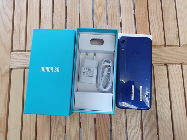 Đập hộp Honor 8A - smartphone dưới 3 triệu có màn hình giọt nước - 1 Đập hộp Honor 8A - smartphone dưới 3 triệu có màn hình giọt nước - 1