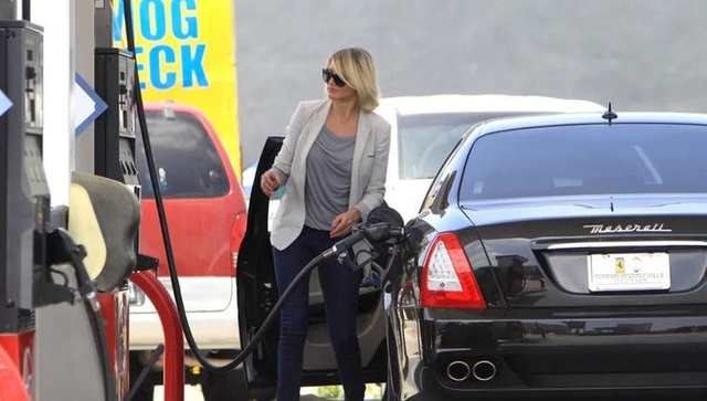 Cameron-Diaz-Maserati-Quattroporte-via-popsugar.com_.jpg