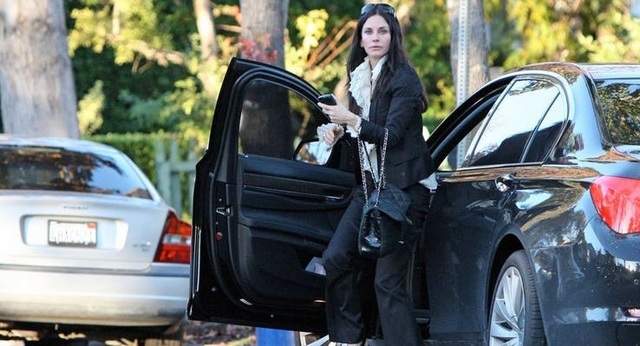 Courtney-Cox-BMW-Active-Hybrid-7-via-justjared.com_.jpg