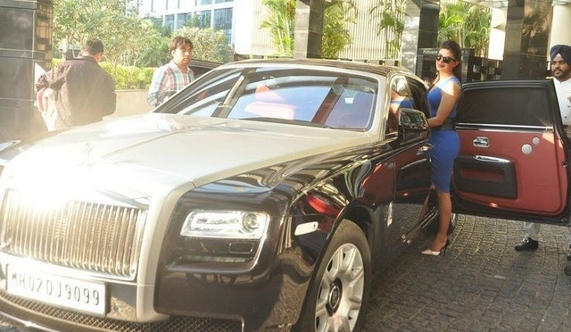 Priyanka-Chopra-Rolls-Royce-Ghost-via-tumblr.com_.jpg