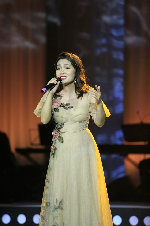 Nguyễn Ngọc Anh: “Tôi xinh đẹp, hát hay vẫn không níu giữ được người đàn ông...” - 1 Nguyễn Ngọc Anh: “Tôi xinh đẹp, hát hay vẫn không níu giữ được người đàn ông...” - 1