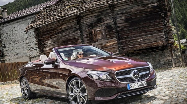 Sarah-Jessica-Parker-Mercedes-Benz-E-Class-Cabrio-via-autoweek.com_.jpg