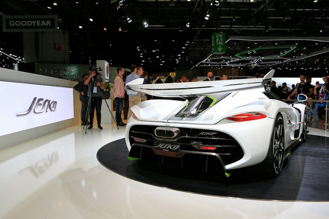 5e5ac664-koenigsegg-jesko-36_01.JPG