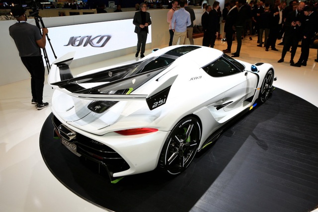 8174c265-koenigsegg-jesko-35_01.JPG