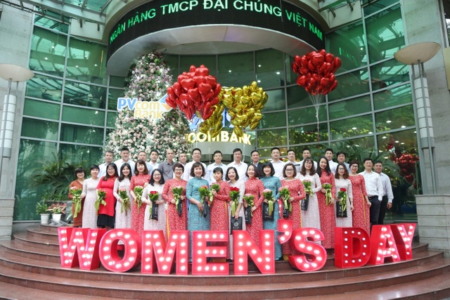 Sức hút văn hóa, nghệ thuật từ phố đi bộ Hà Nội - 1 Sức hút văn hóa, nghệ thuật từ phố đi bộ Hà Nội - 1