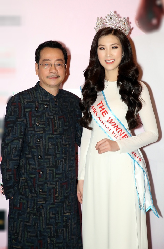 NSƯT Chiều Xuân, NSND Hoàng Dũng chúc mừng Hoa hậu Thuỳ Linh ngày trao lại vương miện - 9 NSƯT Chiều Xuân, NSND Hoàng Dũng chúc mừng Hoa hậu Thuỳ Linh ngày trao lại vương miện - 9