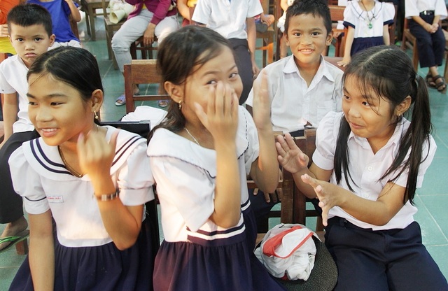 Trao hoc bong Grobest Hue 11.JPG Trao hoc bong Grobest Hue 11.JPG